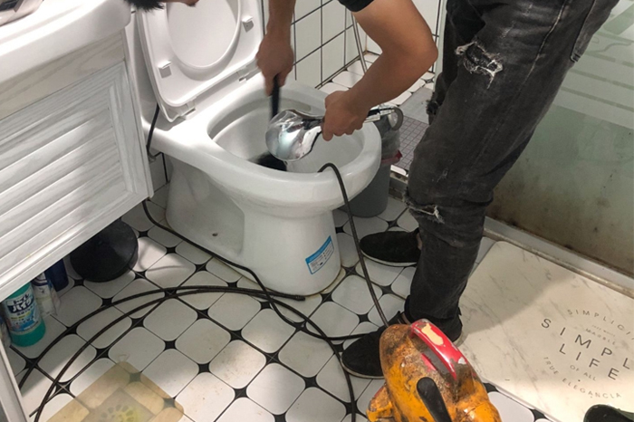 沂水马桶堵塞自己疏通还是找师傅？专业上门服务让你省时更省心